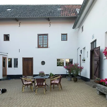 Modern Near Town Center In