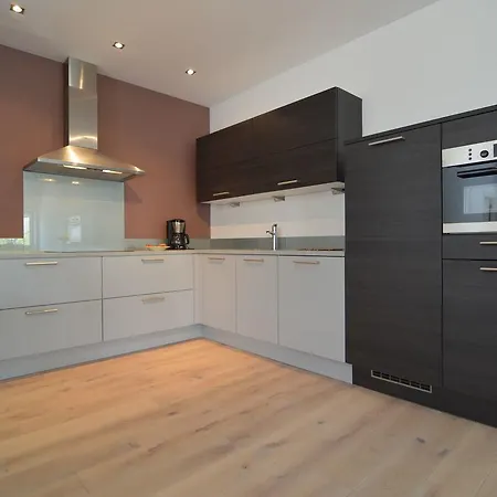 Modern Near Town Center In