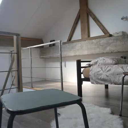 Modern Near Town Center In Appartement