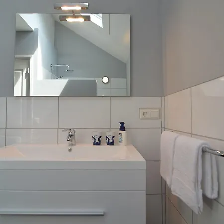 Modern Near Town Center In