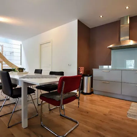 Modern Near Town Center In Appartement *