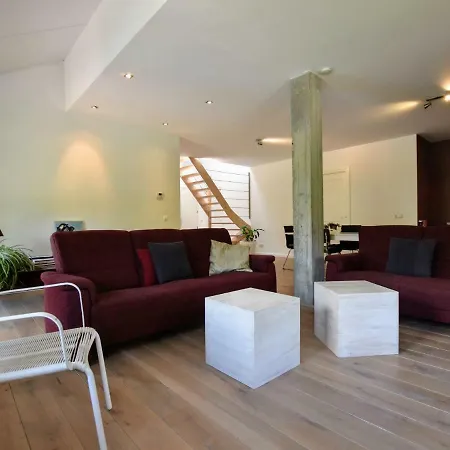 Modern Near Town Center In